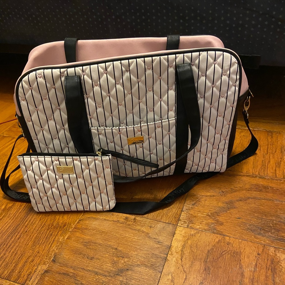 Betsy Johnson pin heart white quilted weekender